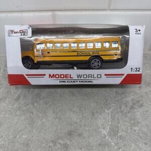 Model World 1:32 school bus die cast model, doors open, lights, sound, pullback